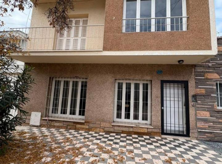 Casa · 360m² · 10 Ambientes · 5 Cocheras