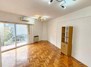 Departamento de 3 ambientes, Palermo · Luminoso 3 Ambientes en Palermo con Baño, Toilette y Balcón Corrido