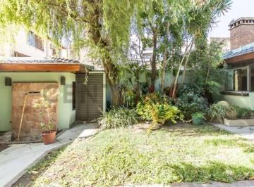Casa · 227m² · 5 Ambientes · 1 Cochera · Venta Casa 5 Ambientes con Patio y Cochera Villa Bosch