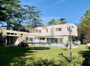 Casa · 290m² · 5 Ambientes · 2 Cocheras · Excelente Casa Racionalista en El Corazón de Parque Leloir