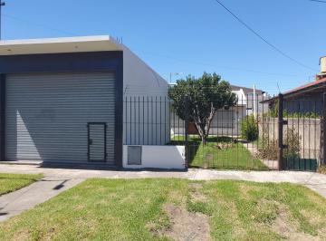 Casa · 90m² · 2 Ambientes · 1 Cochera · Alquiler 24 Meses Casa 2 Ambientes Mas Local Zona Florencio Sanchez