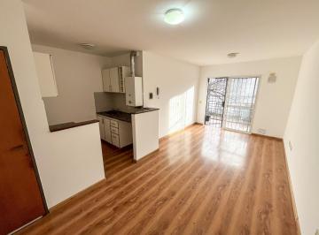 Departamento · 35m² · 2 Ambientes · Alquiler Departamento 1 Dormitorio Al Frente con Balcón. Urquiza 3900