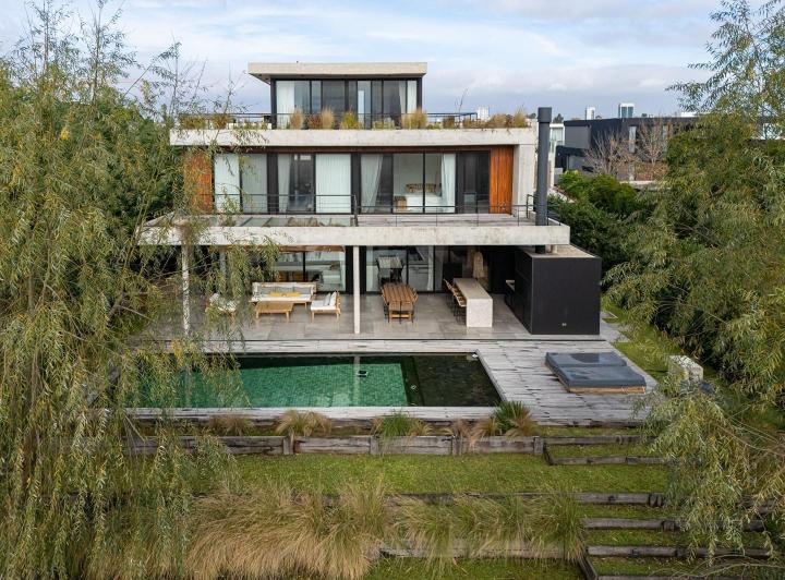 Casa · 529m² · 5 Ambientes · 4 Cocheras