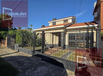 Casa · 238m² · 6 Ambientes · 2 Cocheras · Casa de 4 Dorm., 2 Cocheras en Residencial San Carlos. Apta Credito.
