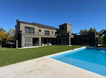 Casa de 7 ambientes, General Rodríguez · Excelente Propiedad Al Lago