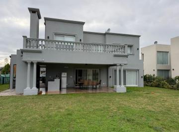 Casa · 230m² · 5 Ambientes · 1 Cochera · Casa Chalet en Alquiler en Pilar, G. B. a. Zona Norte, Argentina