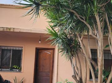 Casa · 128m² · 4 Ambientes · 1 Cochera · Venta de Casa en Quilmes
