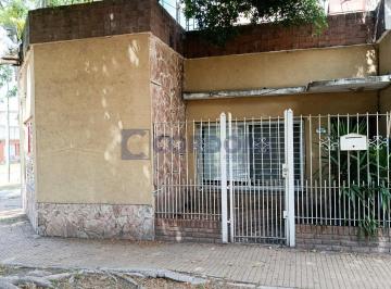 Casa · 76m² · 3 Ambientes · 1 Cochera · Venta de Casa PH en Quilmes Oeste de 3 Ambientes con Garaje y Terraza