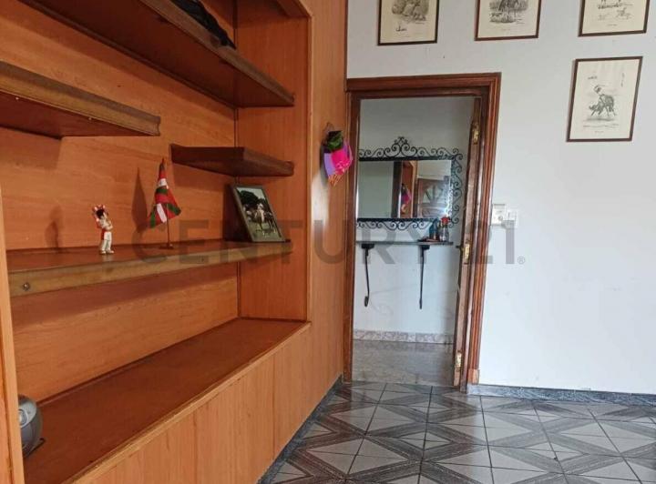 Campo · 200m² · 6 Ambientes · 5 Cocheras