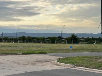 Foto · Hermoso Lote Esquina en Barrio Campos de Manantiales.