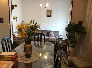 Casa · 200m² · 5 Ambientes · 1 Cochera · Casa en Venta 6 Ambientes con Cochera