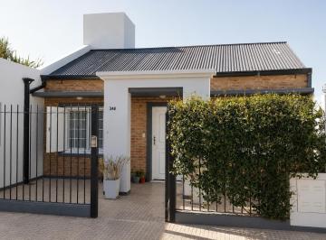 Casa · 159m² · 4 Ambientes · 1 Cochera · Casa en Barrio Pablo Pizzurno