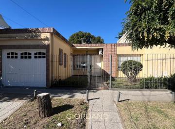 Casa · 131m² · 3 Ambientes · 2 Cocheras · Casa 4 Ambientes en Venta en Quilmes Oeste