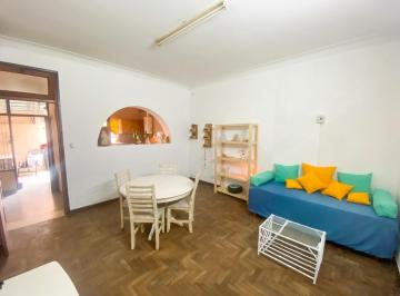 Casa · 171m² · 5 Ambientes · Venta Dos Casas en Block con Gran Fondo – Lanús Este