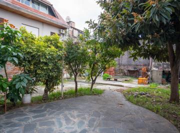 Casa · 186m² · 5 Ambientes · 3 Cocheras · Venta Casa 5 Ambientes con Jardín y Cochera en Villa Luzuriaga.