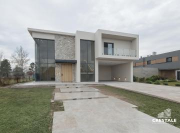 Casa · 327m² · 6 Ambientes · 2 Cocheras · Venta / Permuta - Casa 4 Dorm. en Barrio Cerrado - La Rinconada Club de Campo, Ibarlucea.