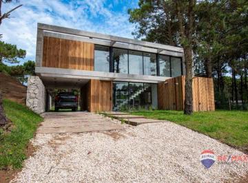 Casa · 204m² · 4 Ambientes · 1 Cochera · Casa Venta Pinamar Barrio Pioneros 4 Ambientes