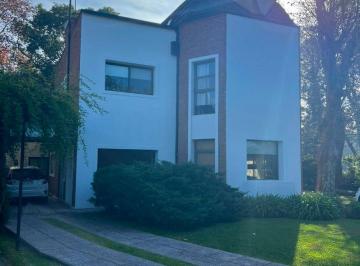 Casa de 7 ambientes, Berazategui · Club El Carmen – C/vistas Al Bosque - 3 Dorm C/pileta + Play + Quinchazo