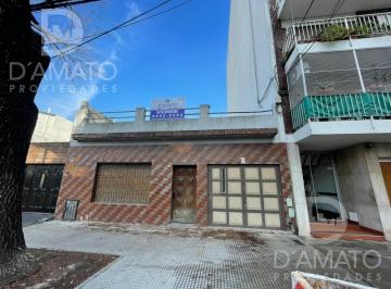 Casa · 210m² · 4 Ambientes · 1 Cochera · Casa en Villa Real