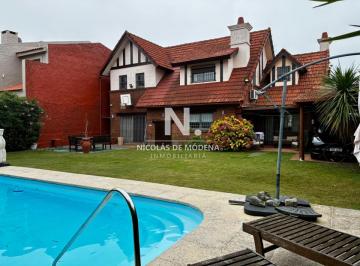Foto1 · Venta Casa con Jardin y Piscina en Carrasco 4 Dorm. 4 Baños