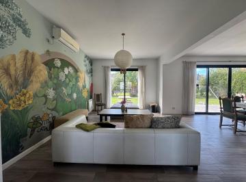 Casa · 240m² · 4 Ambientes · 6 Cocheras · Oportunidad en Weston