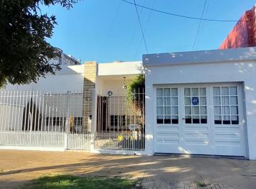 Casa · 120m² · 3 Ambientes · 1 Cochera · Casa Lote 8.66 X 29 Excelente Zona