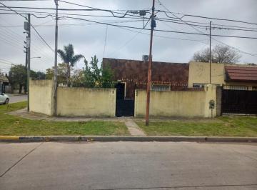 Casa · 150m² · 3 Ambientes · 1 Cochera · Casa en Barrio Sarmiento Apto Credito
