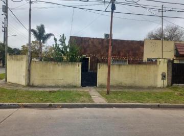 Casa · 150m² · 3 Ambientes · 1 Cochera · Casa en Barrio Sarmiento Apto Credito