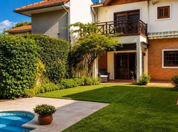 Casa · 234m² · 5 Ambientes · 2 Cocheras · Casa en Venta, 4 Dorm. en Olivos - Maipu/uzal, Oportunidad, con Parrilla