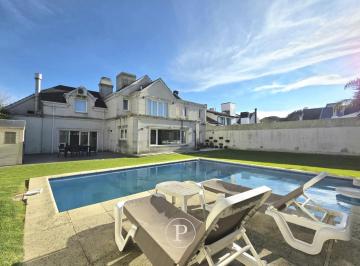 Casa · 400m² · 6 Ambientes · 2 Cocheras · Venta Espectacular Chalet 6 Ambientes con Pileta en Los Troncos