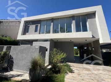 Casa · 200m² · 4 Ambientes · 5 Cocheras · Casa en Venta 4 Ambientes Haras Maria Elena