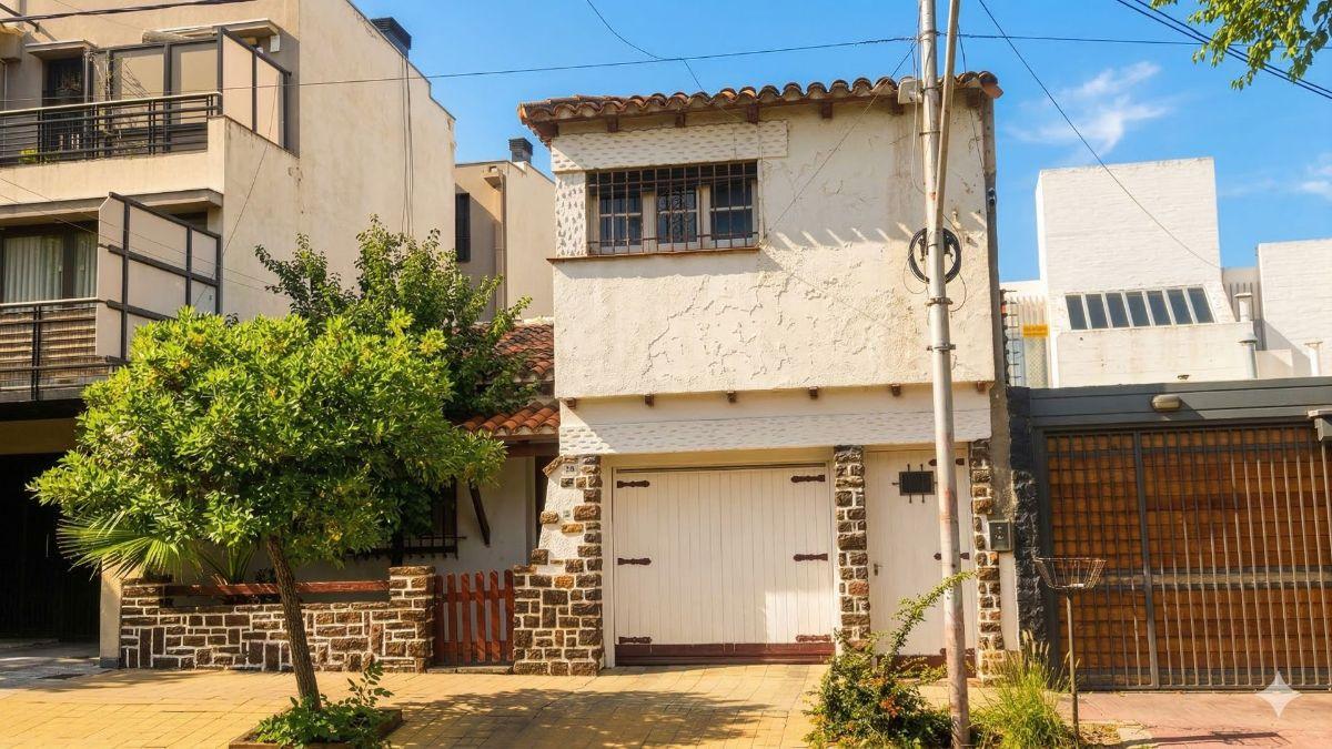 Quinta Sección. Calle Vicente Gil 600. Cercanía Parque San Martín. A reciclar: cocina y baños
