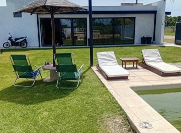 Quinta vacacional · 140m² · 5 Ambientes · Quinta en Venta - 2 Dorm. 1 Baño - 600 m - Baradero