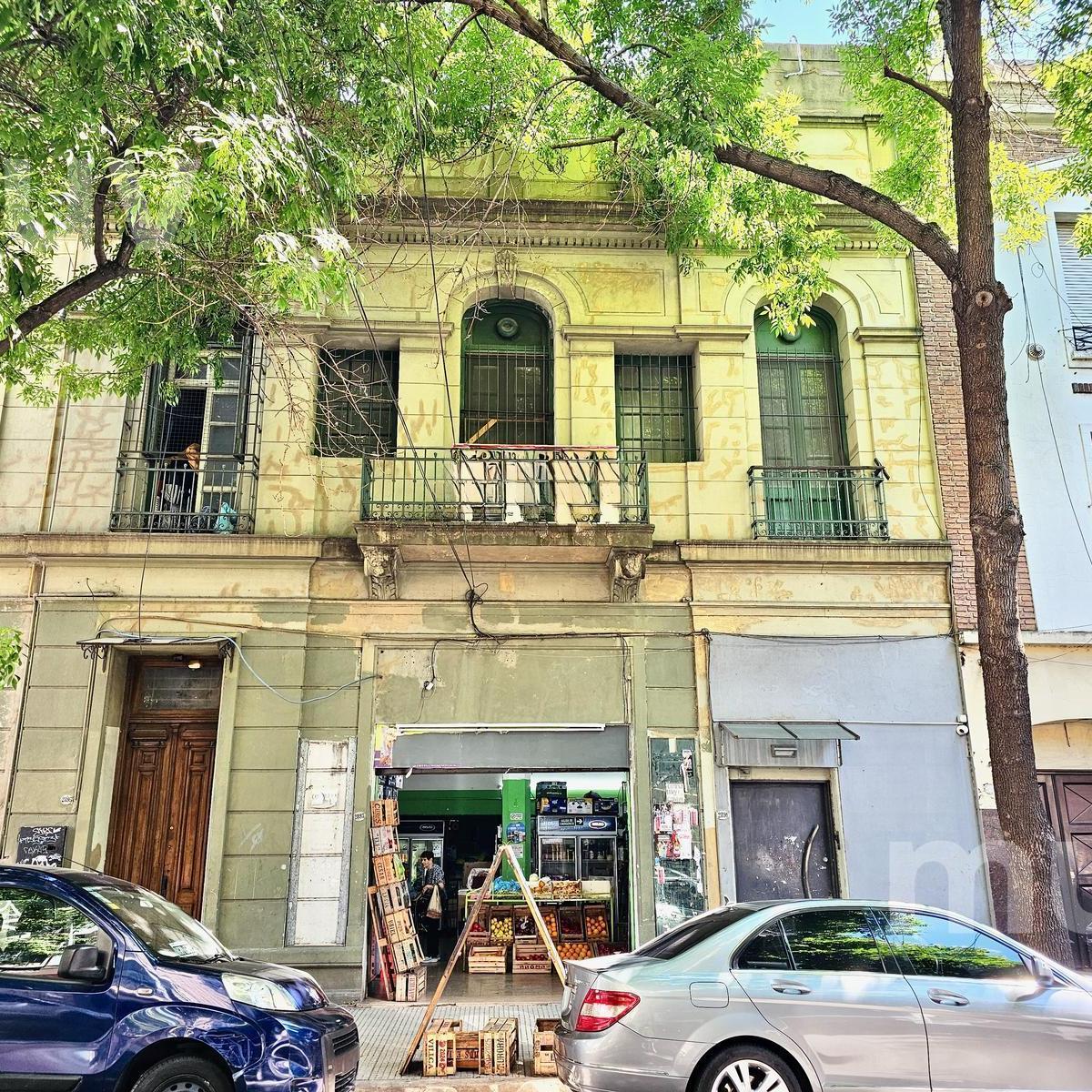 Valentin Gomez  al 2800,  Once, Capital Federal