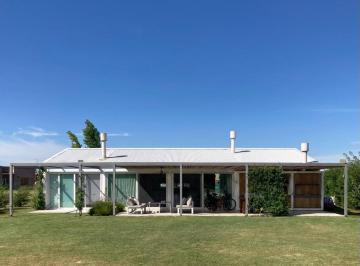 WhatsApp Image 2026-09-02 at 8.59.50 AM (1).jpeg · Casa en Venta 4 Ambientes Medal Country Club Pilar Luminosa