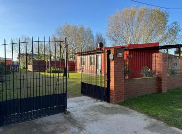 Casa · 70m² · 3 Ambientes · 1 Cochera · Casa Mas Dpto en Venta en Mar del Tuyu con Amplio Jardin