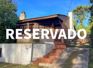 Casa de 3 ambientes, Villa Gesell · Casa en Venta de 2 Domitorios Mas Quincho. Gas Natural y Calefaccion.