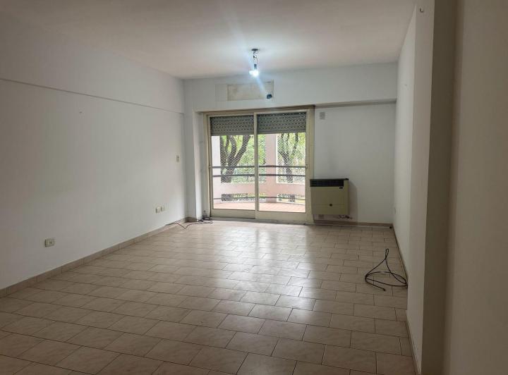 Departamento de 3 Ambientes C/cochera en Flores