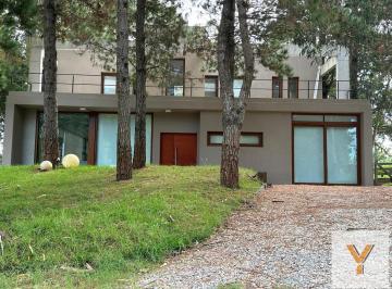 Casa · 240m² · 5 Ambientes · Casa en Venta - 4 Dorm. 2 Baños - Pinamar