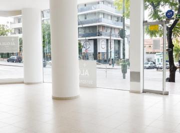 Local comercial · 100m² · Local en Alquiler Sobre Bv. San Juan | Esquina Estratégica y Máxima Visibilidad Comercial