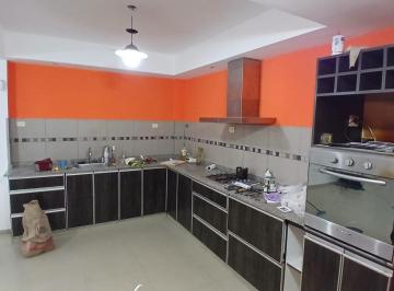 Casa · 95m² · 4 Ambientes · 1 Cochera · Casa en Alquiler