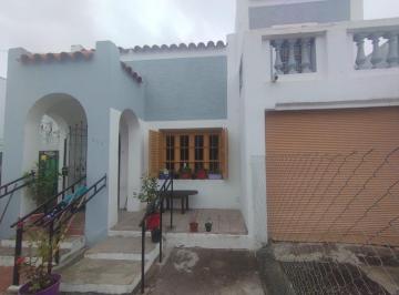 Casa · 124m² · 4 Ambientes · 1 Cochera · Vendo Excelente Oportunidad! Centrica en Alta Gracia