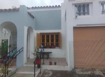 Casa · 124m² · 4 Ambientes · 1 Cochera · Vendo Excelente Oportunidad! Centrica en Alta Gracia