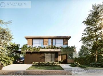 Casa · 335m² · 5 Ambientes · 4 Cocheras · Casa - Carpinchos
