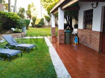 Casa · 207m² · 4 Ambientes · 1 Cochera · Casa en Venta 4 Amb en Caseros