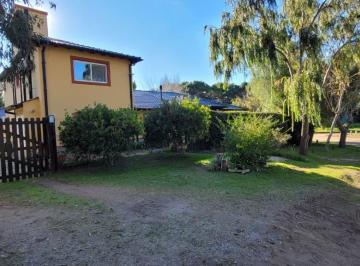 Casa · 220m² · 6 Ambientes · 2 Cocheras · Casa en Venta Pinamar, con Lote Único y Salida a 3 Calles