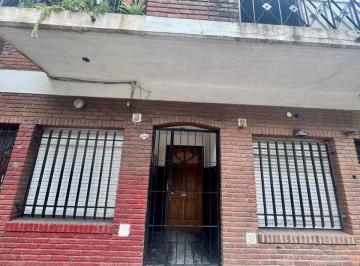 PH · 27m² · 1 Ambiente · PH a Refaccionar en Venta con Terraza en Barracas