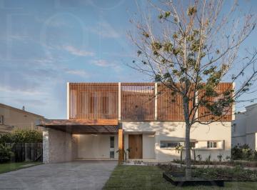 Casa · 460m² · 5 Ambientes · Casa en Venta, 5 Ambientes, en Barrio Muelles, Puertos del Lago, Escobar, Vistas a Laguna