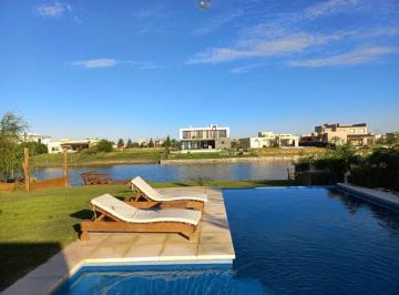Casa · 270m² · 5 Ambientes · 2 Cocheras · Casa en Venta, 5 Ambientes, en Barrio San Sebastian, Area 9, Pilar, Apto Crédito