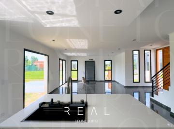 Casa · 210m² · 5 Ambientes · 1 Cochera · Casa en Venta, 5 Ambientes, Barrio San Sebastian, Pilar, Oportunidad, Area 1
